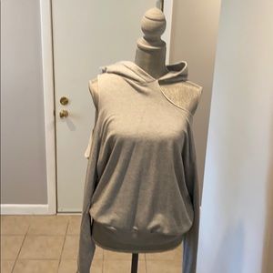 Gray sweatshirt with shoulders cut out